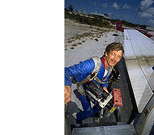 cd232_09_Van.GIF 4/16/96 Colour 0232 Tandem Skydiving in Turks & Caicos Islands cd 0232 Photo CD
